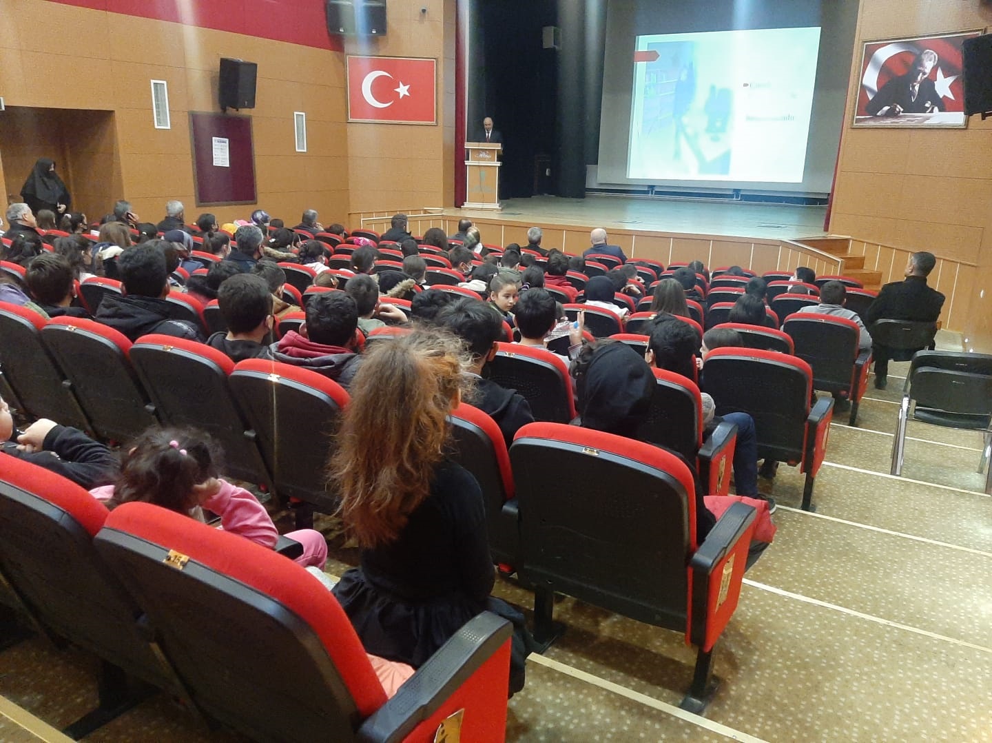 58. Kütüphaneler Haftası Yozgat Kültür Merkezinde düzenlenen programla kutlanmaya başlandı.