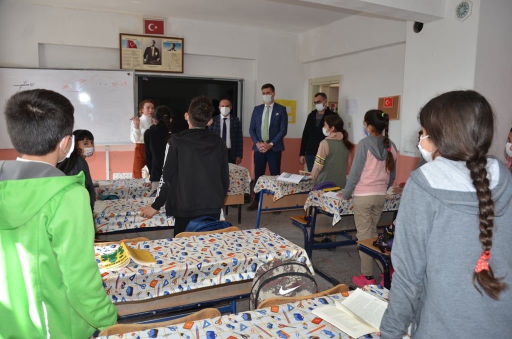 Sarıkaya Kaymakamı Samet Serin ve Milli Eğitim Müdürü Cüneyt Yoldaş