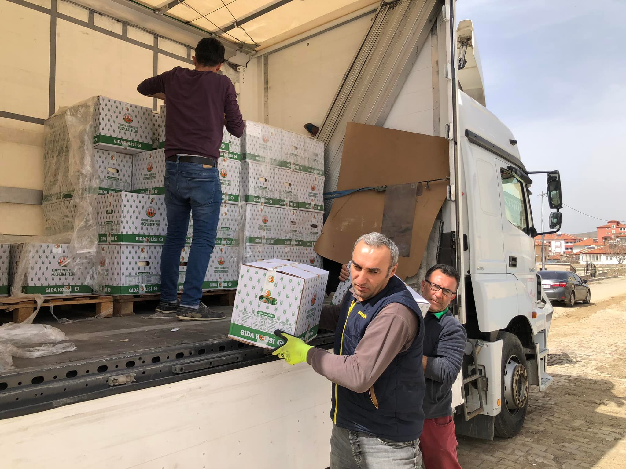 Saraykent Kaymakamı Ali Açıkgöz, Ramazan ayında Kaymakamlık koordinesinde dağıtılacak gıda