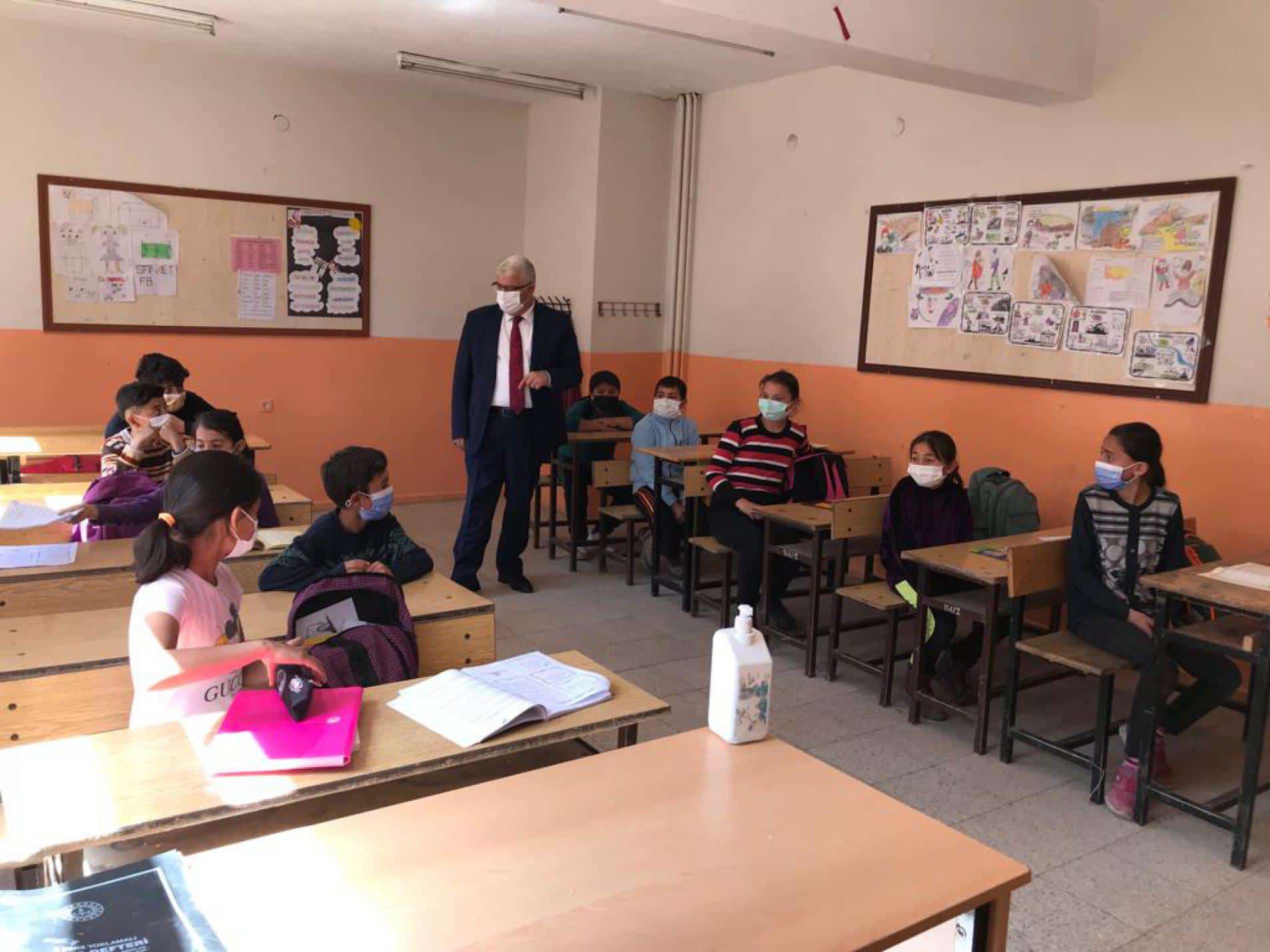 Yazıcı’dan köy okullarına ziyaret