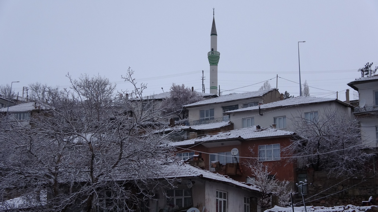 Yozgat’ta dün gece başlayan yağmur, hava sıcaklığının düşmesi ile birlikte