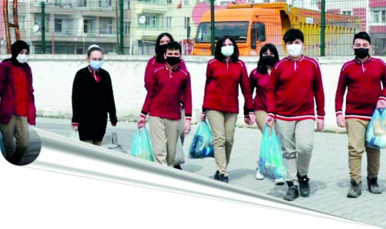 Sorgun Mehmet Akif Ersoy Ortaokulu öğrencileri ve öğretmenleri, kurdukları ‘Değerler