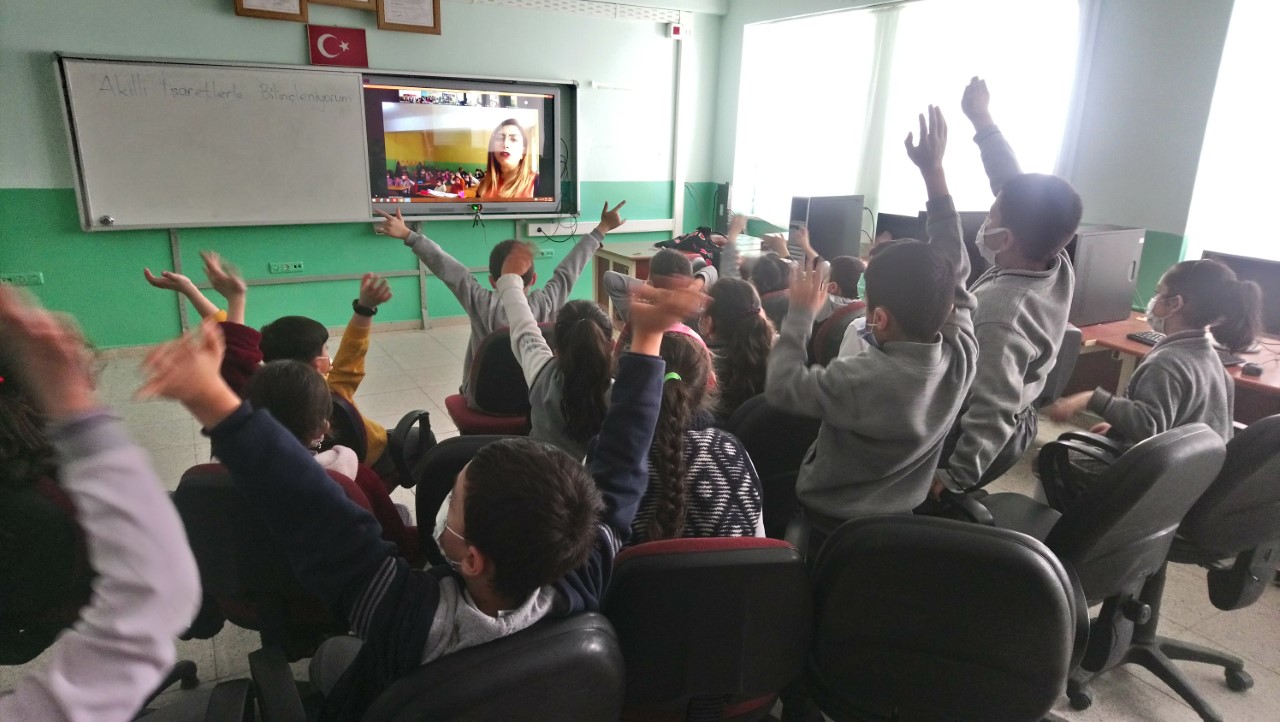 Saraykent Marziye İbrahim Ertek İlkokulu Sınıf Öğretmeni Derya Yurtseven ve