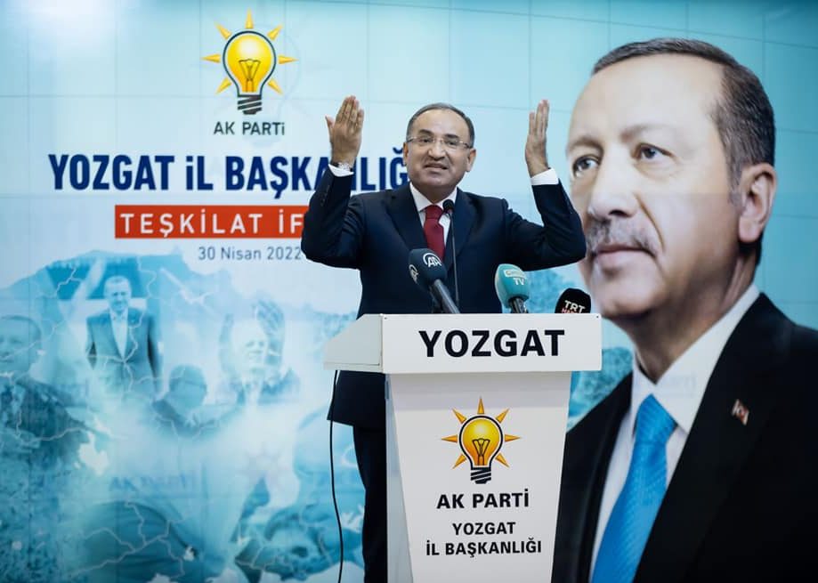 Adalet Bakanı Bekir Bozdağ, CHP Genel Başkanı Kemal Kılıçdaroğlu’nun Türk