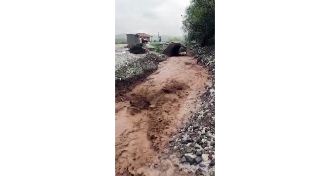 Yozgat'ta etkili olan şiddetli yağmur ve dolu yağışı nedeniyle ekili