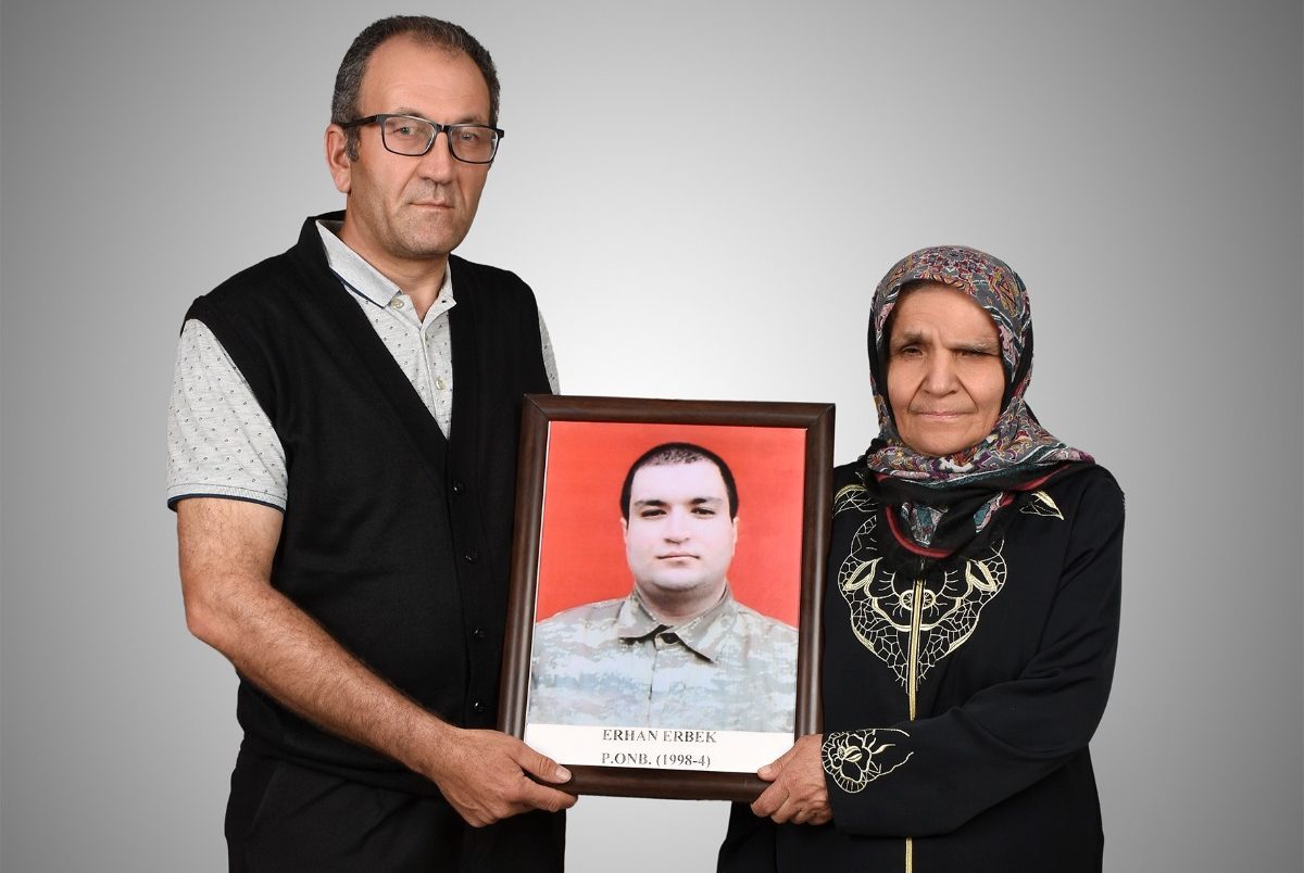 Vatanı görevini Kıbrıs’ta yaparken kalp krizi geçirerek hayatını kaybeden Erbek