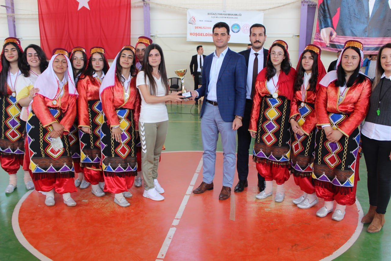 Boğazlıyan Kaymakamlığı himayesinde ilçe Milli Eğitim Müdürlüğü tarafından okullarda öğrenciler