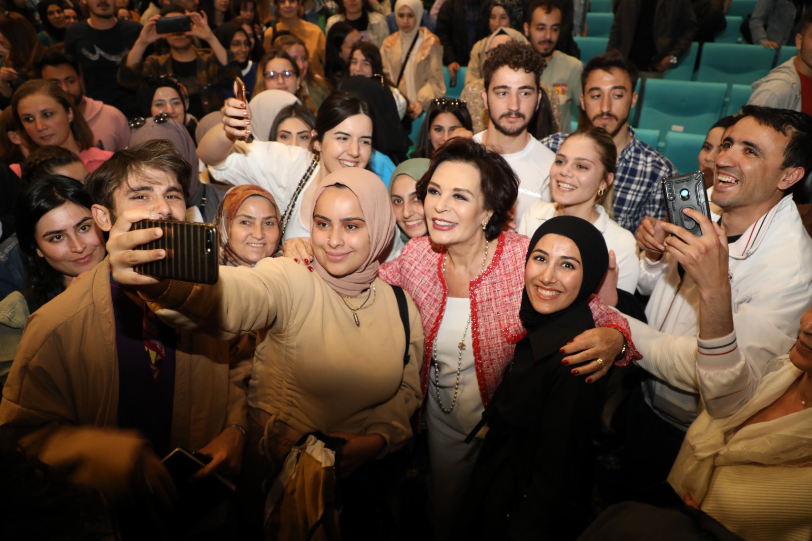 Yeşilçam’ın efsane ismi Hülya Koçyiğit, Bozok Üniversitesi Kariyer Merkezi ve