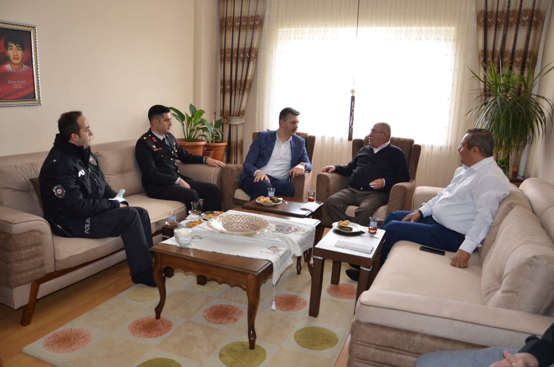 Sarıkaya Kaymakamı Samet Serin, Ramazan Bayramı ziyaretleri kapsamında Şehit Polis