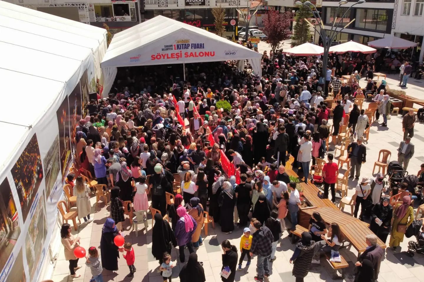 Sorgun Belediyesi tarafından düzenlenen bölgenin ilk kitap fuarı vatandaşlardan yoğun