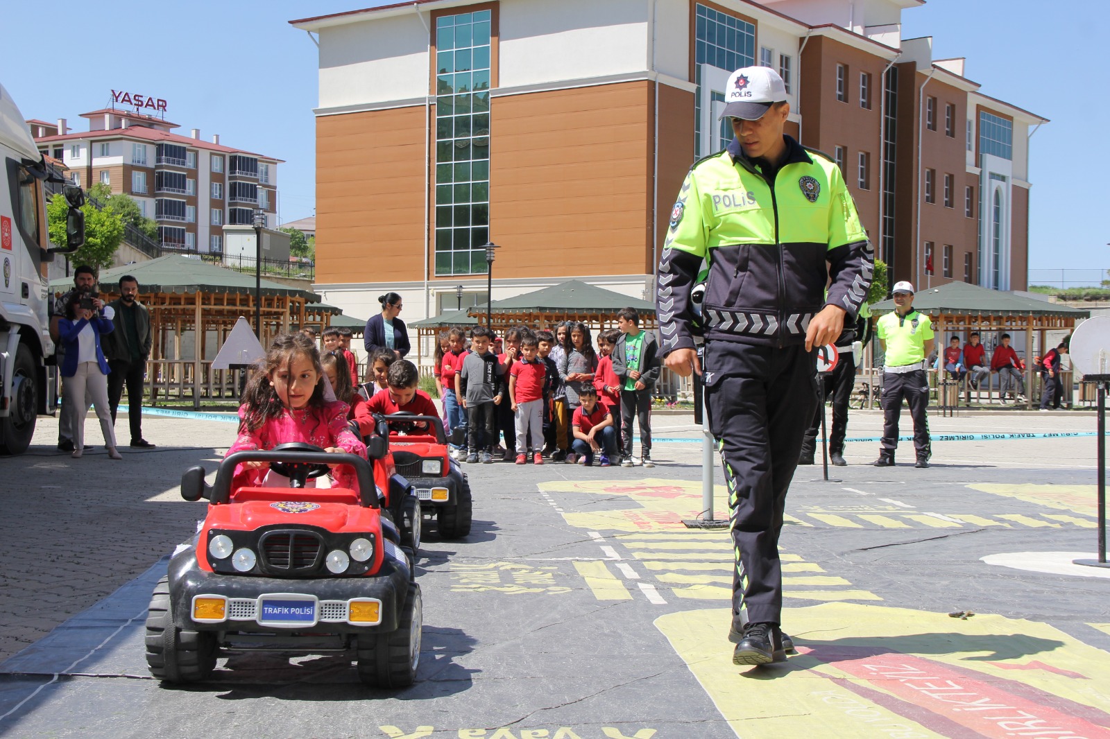 Öğrencilere teorik ve uygulamalı trafik eğitimi verilmesini sağlamak amacıyla İçişleri