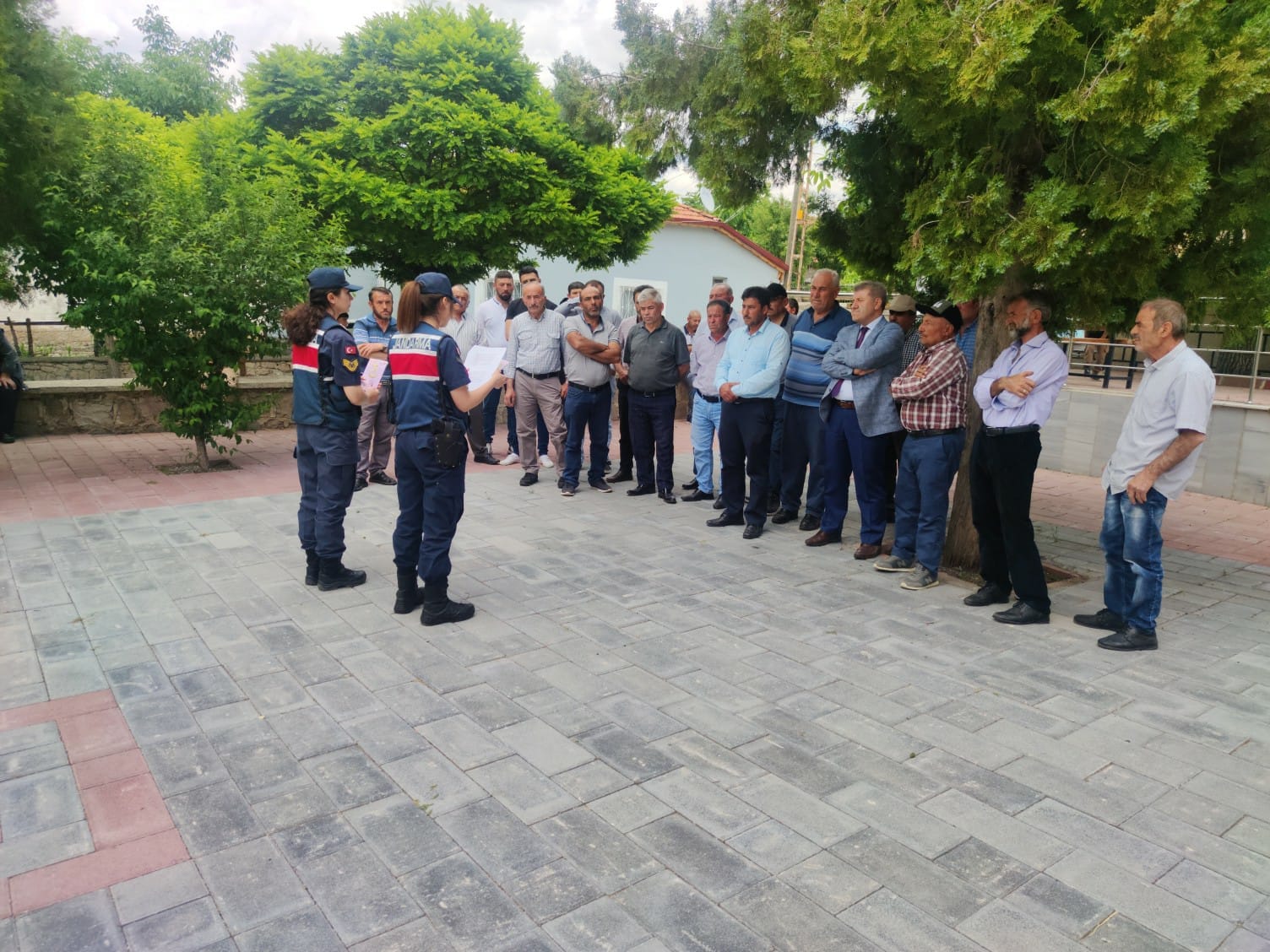 Akdağmadeni İlçe Jandarma Komutanlığı ekipleri Kadına Yönelik Şiddetle Mücadele ve