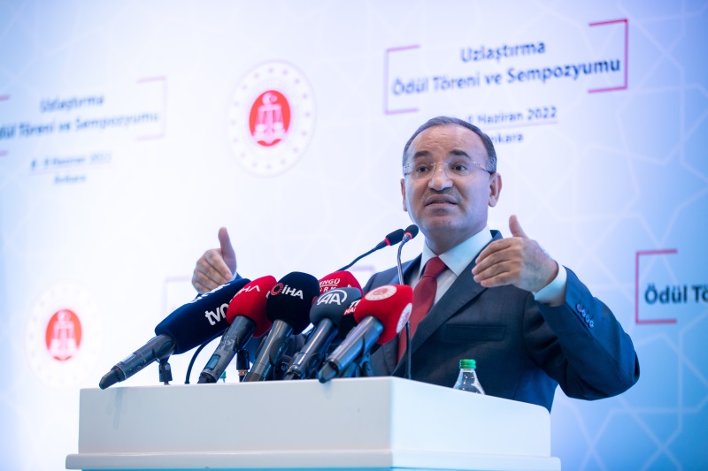 Adalet Bakanı Bekir Bozdağ, noterlerde de artık gayrimenkul alım satım