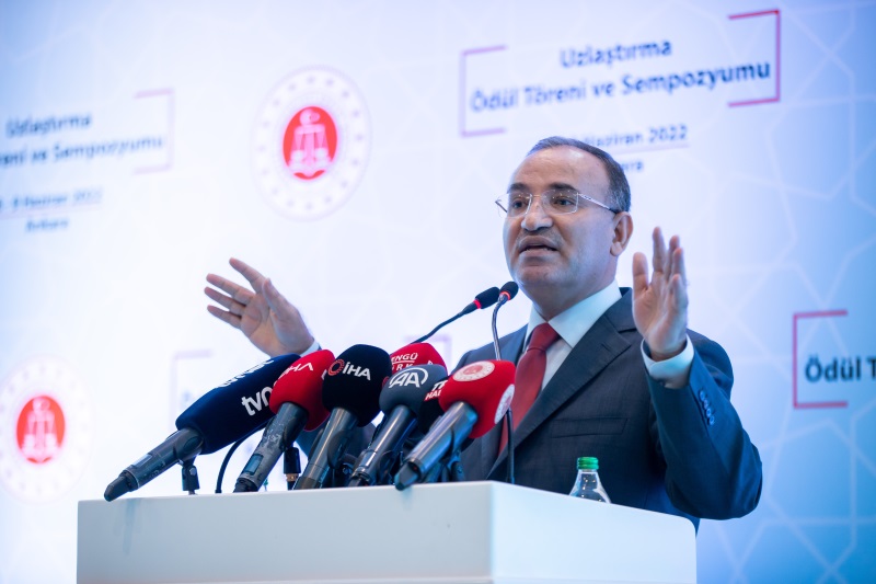 Adalet Bakanı Bekir Bozdağ, kira düzenlemesinin geçici olacağını, kiracı ve