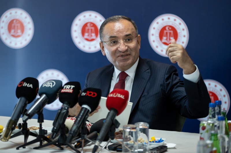 Adalet Bakanı Bekir Bozdağ, üzerinde çalışılan kira düzenlemesiyle miktar üzerinden
