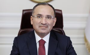 Basın Kanunu ile bazı kanunlarda değişiklik getiren Dezenformasyon Yasası, Meclis