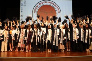 Yozgat Bozok Üniversitesi Fen Edebiyat Fakültesi öğrencileri yapılan törenle mezuniyet