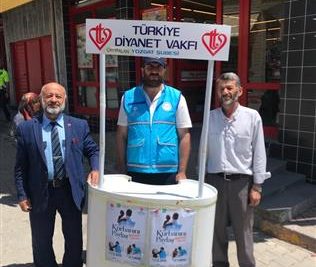 Çayıralan ilçesinde vekaletle kurban kesimi için stantları açıldı, afişler asıldı.