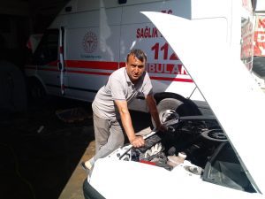 Yozgat’ta oto tamir ustaları, araç sahiplerine uyarılarda bulunarak araçların yazlık