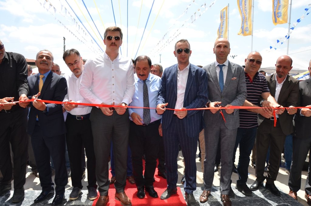 Sarıkaya Kaymakamı Samet Serin, New Holland 3S Uğur Grup Plazanın