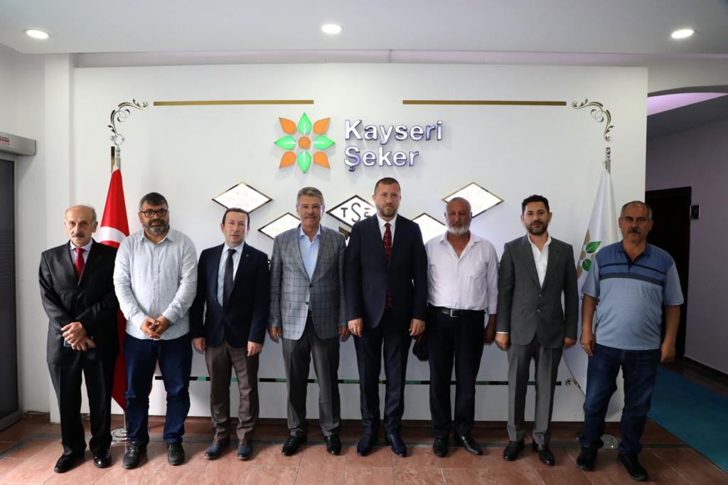 Kayseri Yozgatlılar Federasyonu Genel Başkanı Deniz Çağan, beraberinde yönetim kurulu