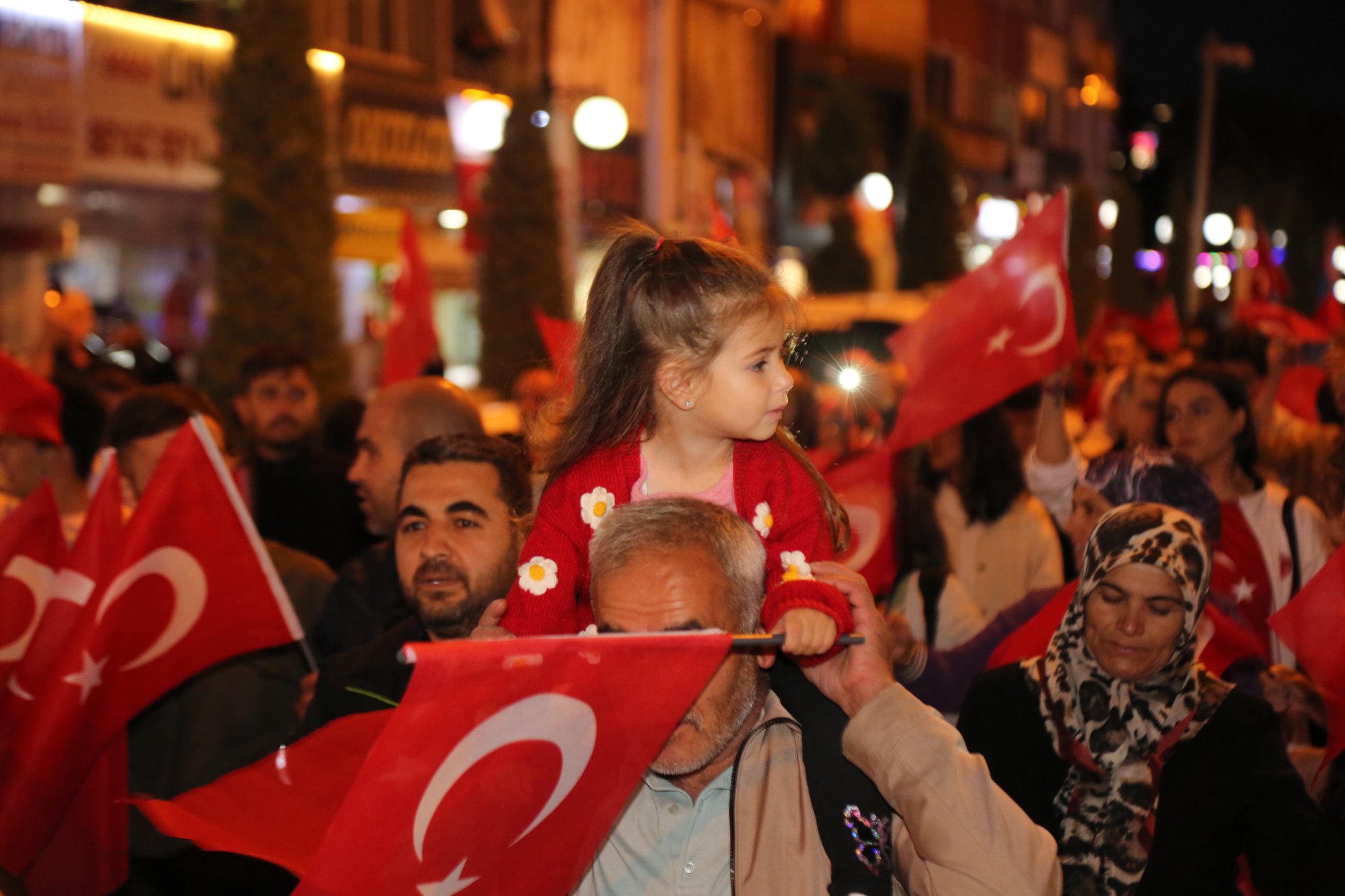 Yozgat'ta hain darbe girişiminin 6. yıl dönümünde vatandaşlar demokrasi nöbeti