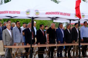 Akdağmadeni Belediye Başkanı Uzm.Dr.Nezih Yalçın, beraberinde; Belediye Başkan Yardımcısı Mustafa