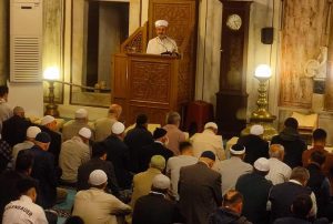 Yozgat’ta bayram sevinci sabahın erken saatlerinden itibaren camileri dolduran vatandaşların