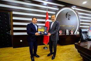 Eski Bakanlardan Lütfullah Kayalar, memleketi Yozgat’ın Akdağmadeni İlçesinde Belediye Başkanı