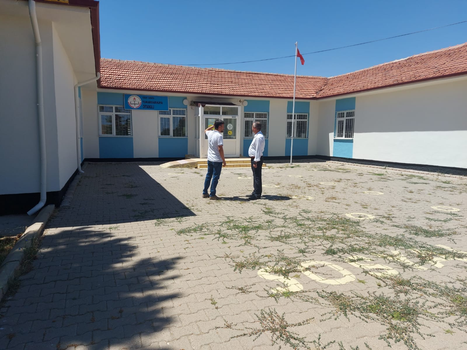 Sarıkaya İlçe Milli Eğitim Müdürü Cüneyt Yoldaş, Yukarı Sarıkaya Ortaokulunu