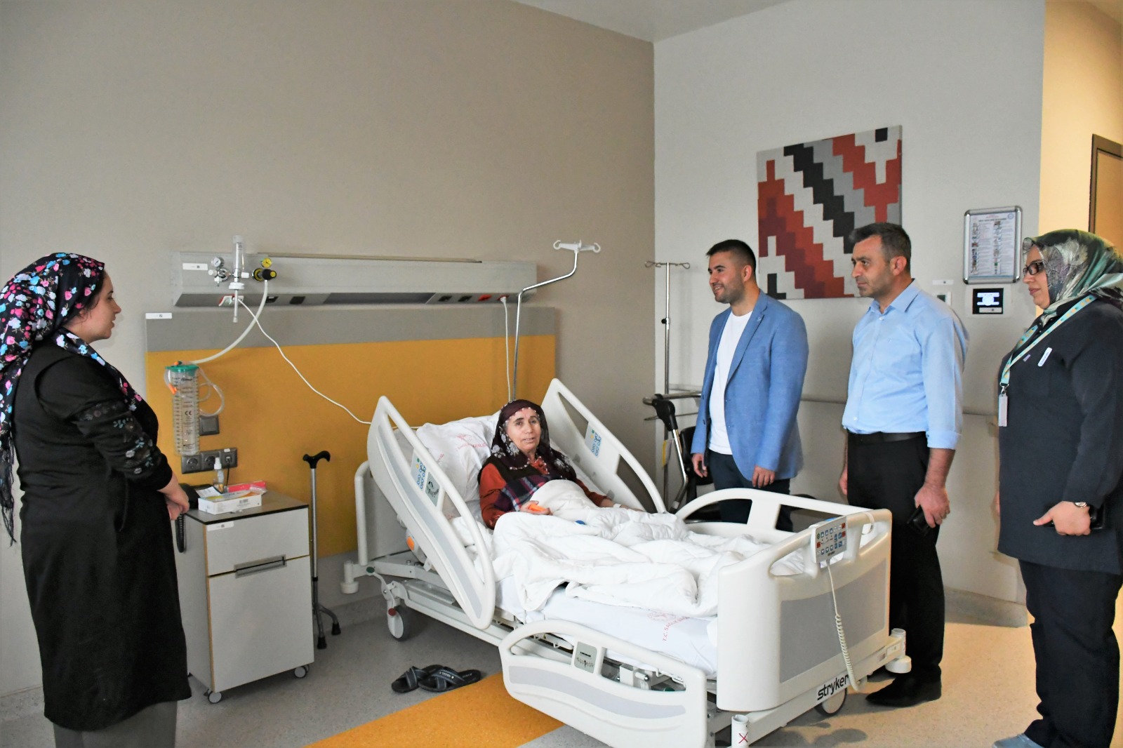 Başhekim Kozan’dan hasta ve yakınlarına moral ziyareti