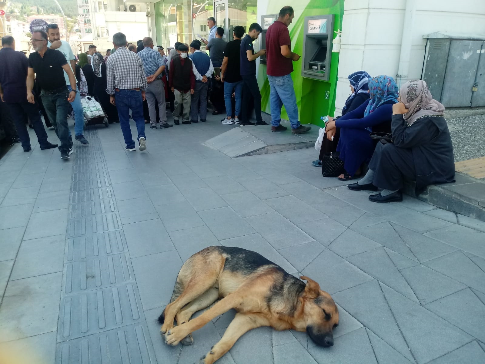 Yozgat’ta 7 bin 500 lira promosyon alabilmek için sabahın erken saatlerinde