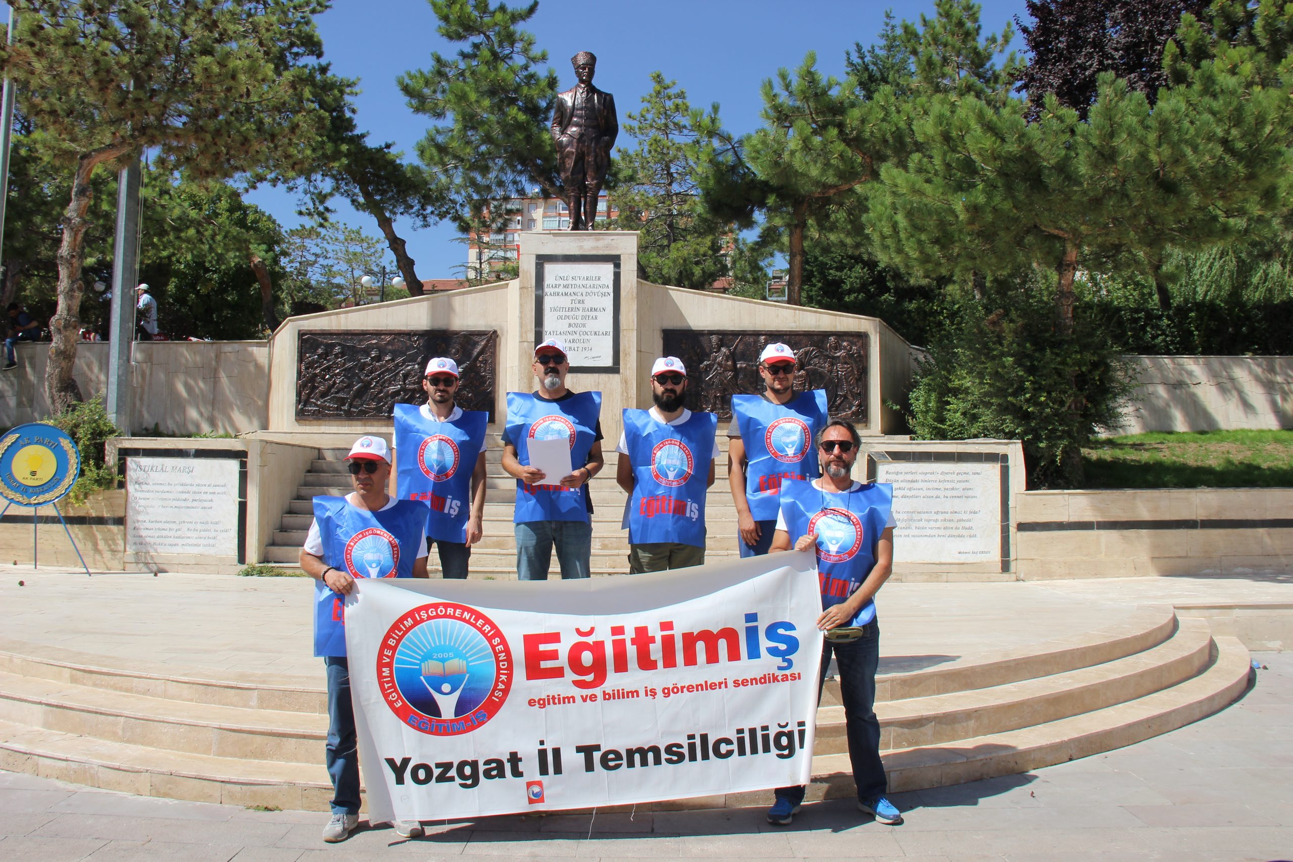 Eğitim-İş Sendikası, hükümetin öğretmenlere müjde olarak sunduğu Öğretmenli Meslek Kanununu