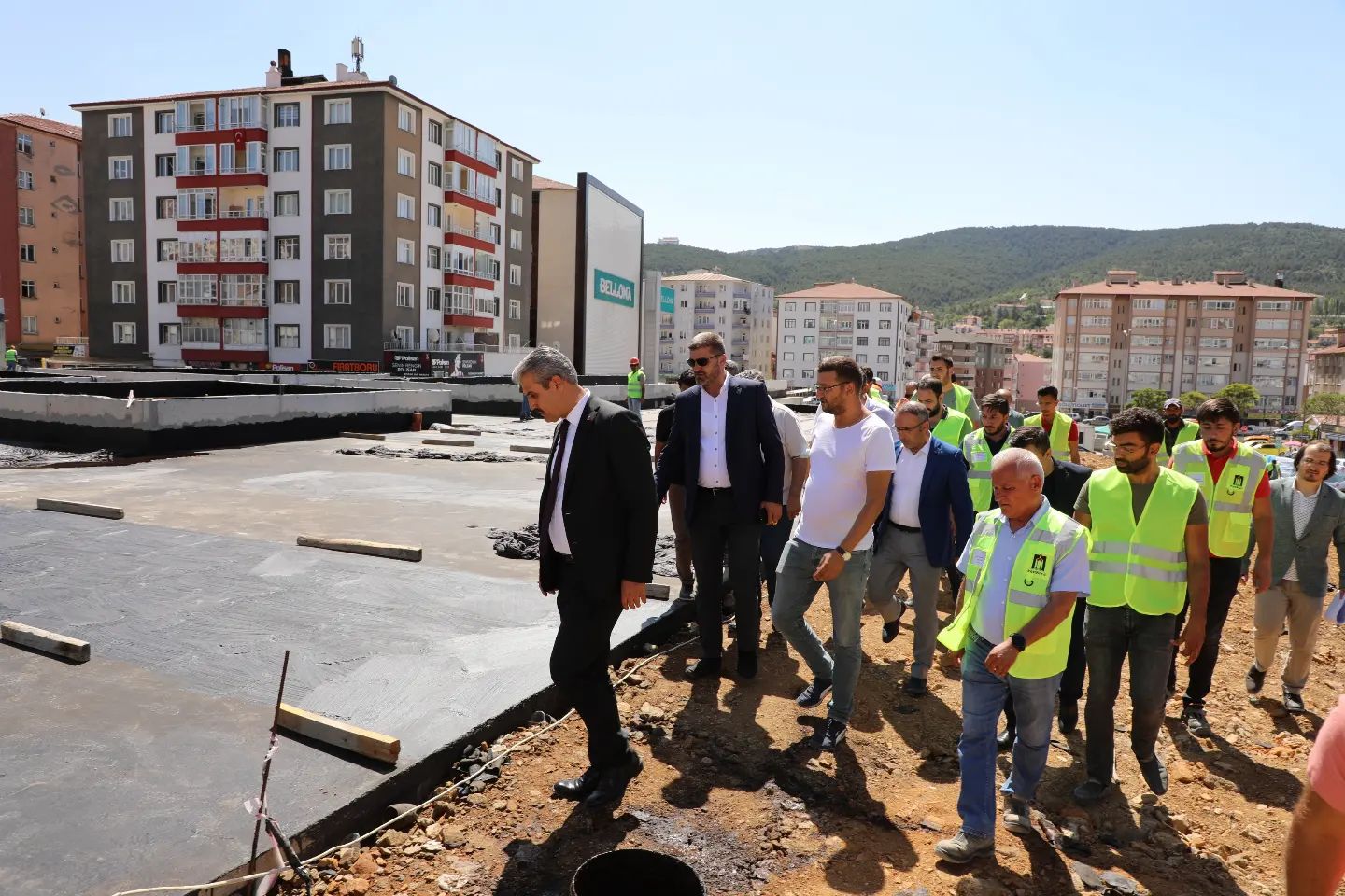 Yozgat Belediye Başkanı Celal Köse, beraberinde TOKİ Başkan Yardımcısı Ömer