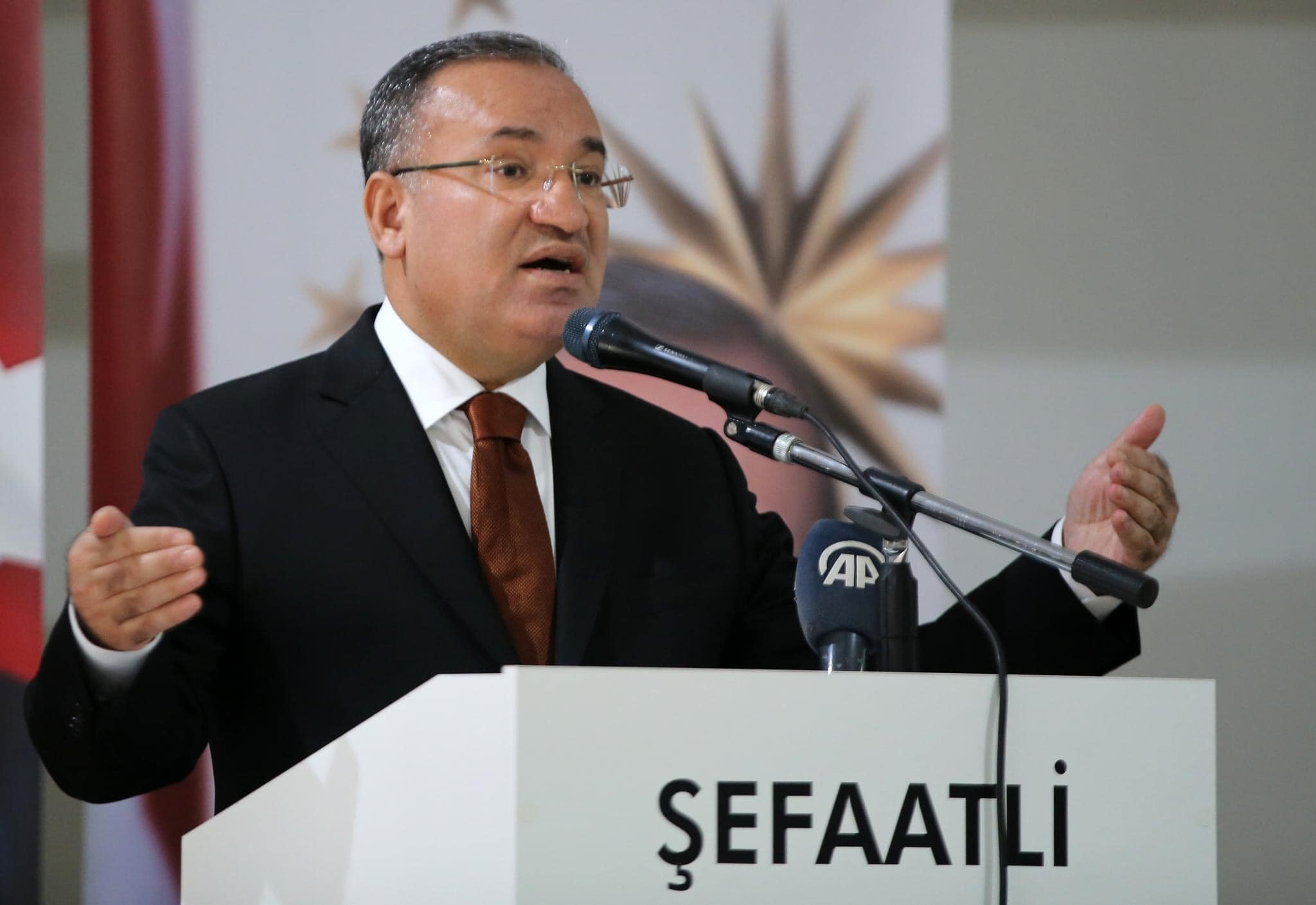 Adalet Bakanı Bekir Bozdağ, “Ben de buradan diyorum ki Sayın