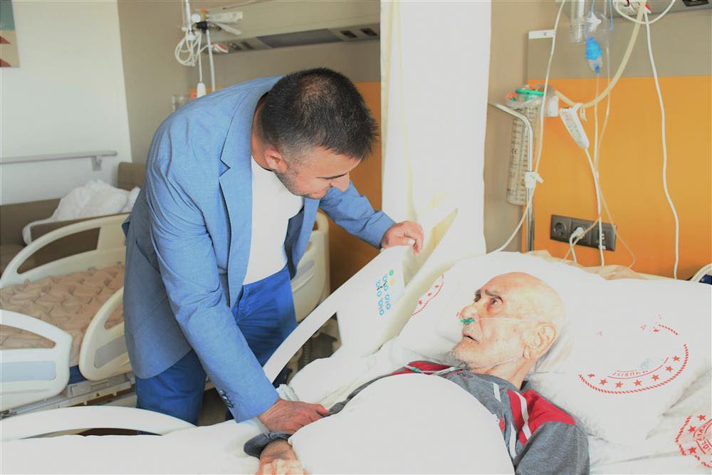 Yozgat Şehir Hastanesi Başhekim Uz Dr Mustafa Kozan, beraberinde Başhekim