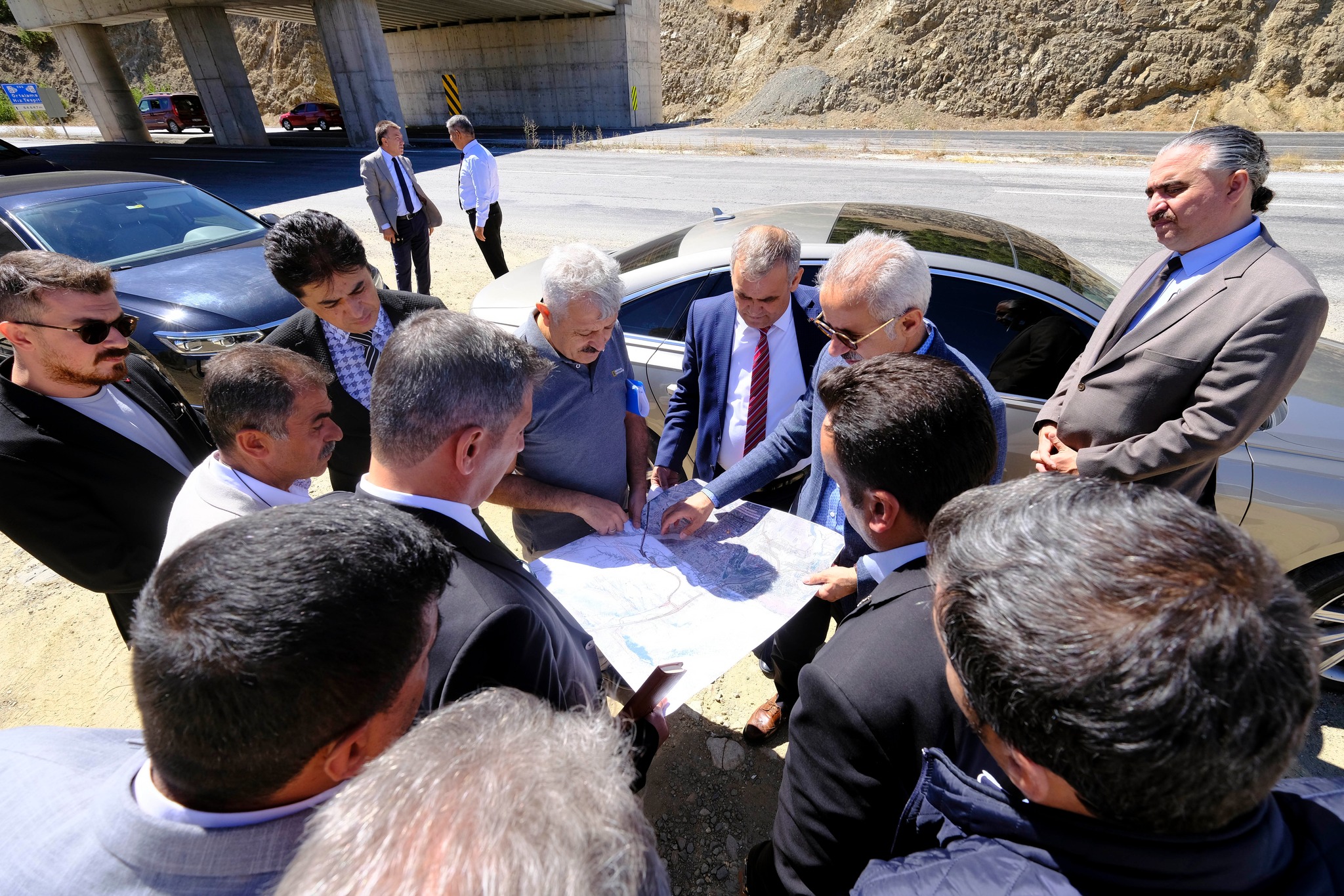 Karayolları Genel Müdürü Abdulkadir Uraloğlu Akdağmadeni ilçesini ziyaret ederek bir