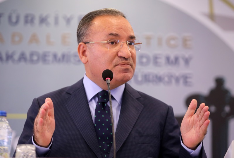 Adalet Bakanı Bekir Bozdağ, avukatlarla görüşmeyen hakim ve savcılara tepki