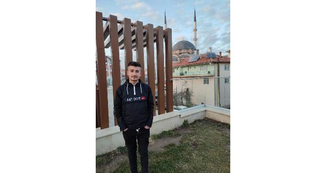 Yozgat’ta tartıştığı arkadaşını 53 bıçak darbesiyle öldüren genç tutuklandı.
