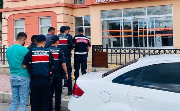 Aydıncık’ta iş makinelerine zarar veren ve depolarında bulunan mazotu çalan