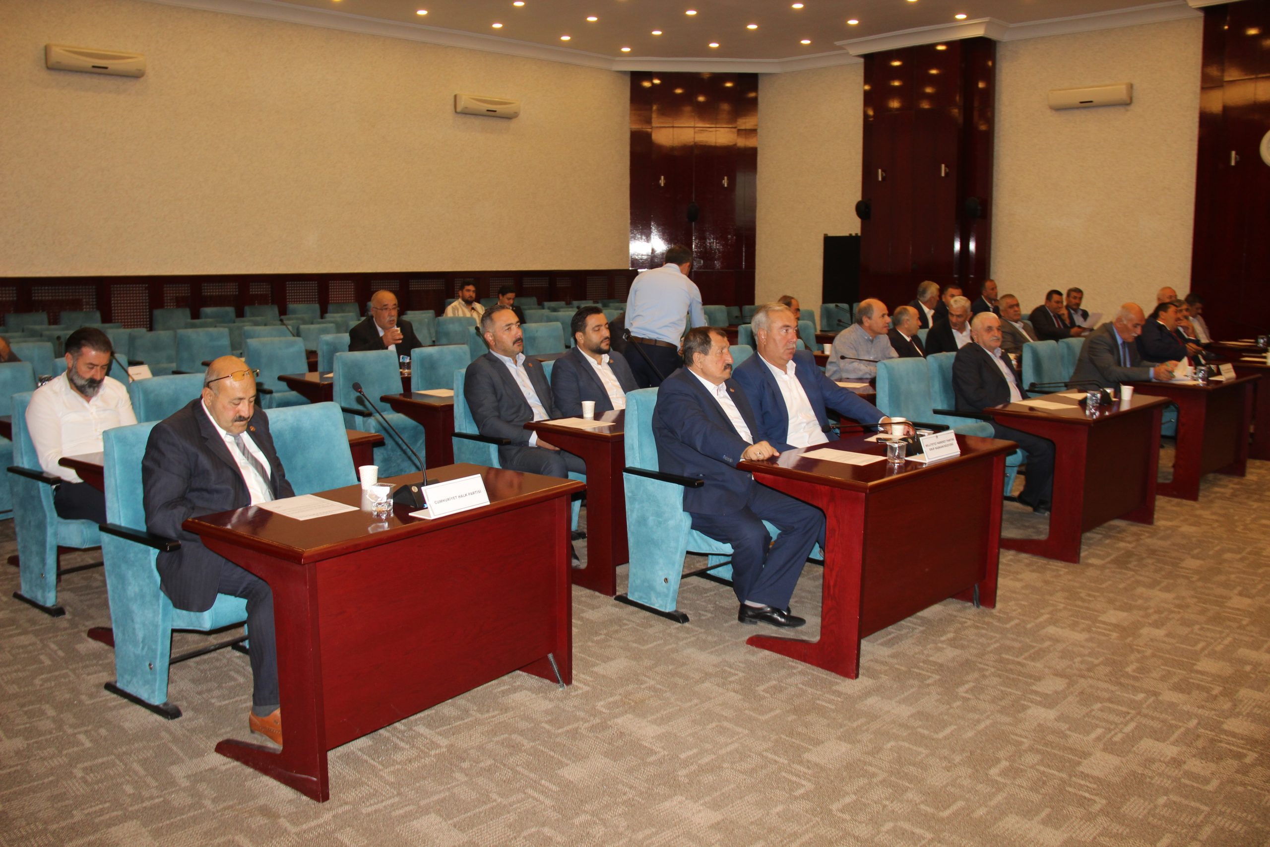 İl Genel Meclis salonunda düzenlenen toplantıda 8 adet yazılı önerge