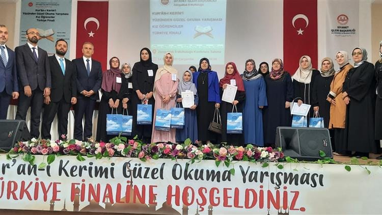 Diyanet İşleri Başkanlığınca Türkiye geneli Kur'an kursları arasında her yıl