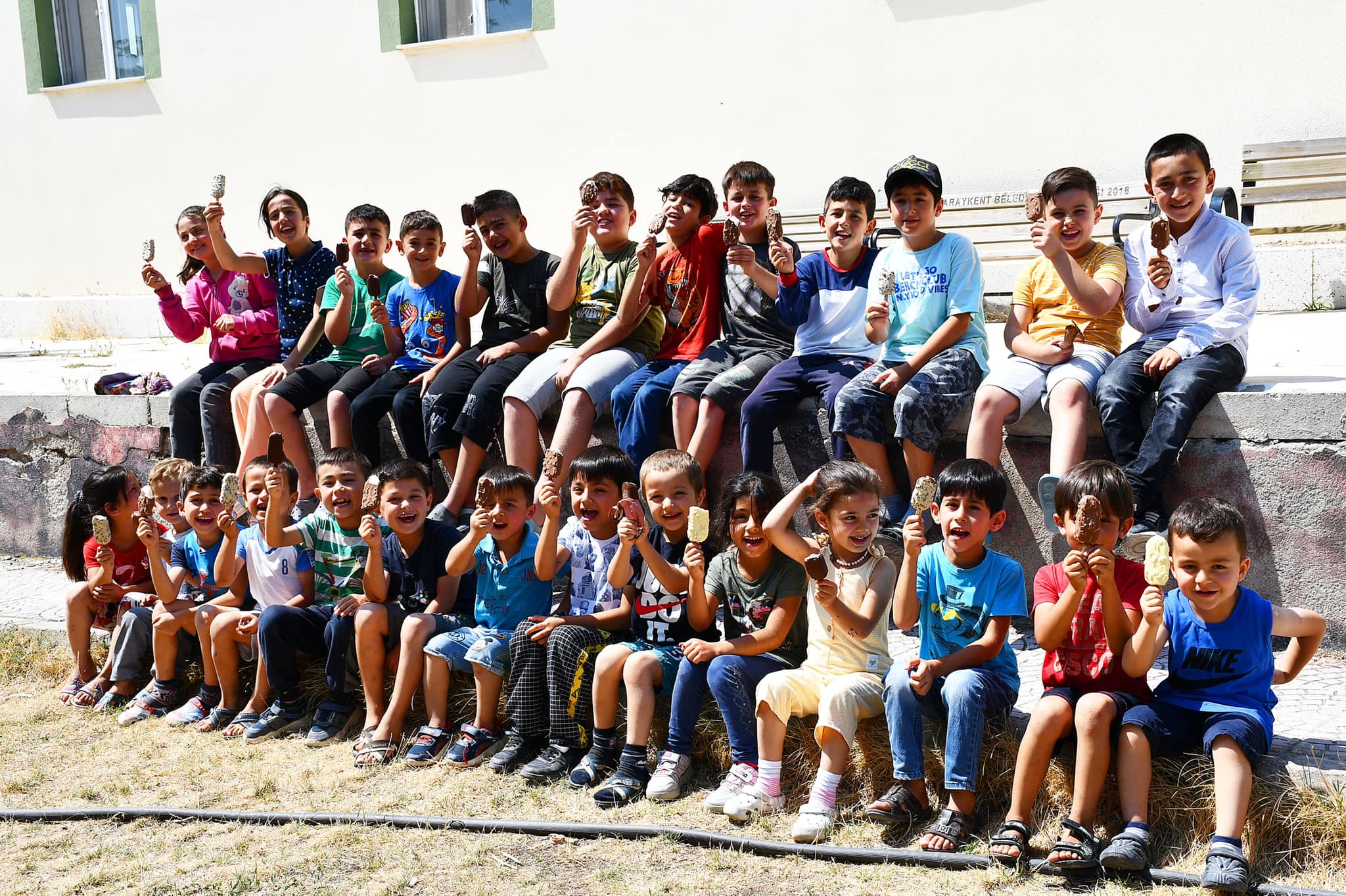 Saraykent Kaymakamı Ali Açıkgöz, yaz tatili döneminde çocuklara yönelik birçok