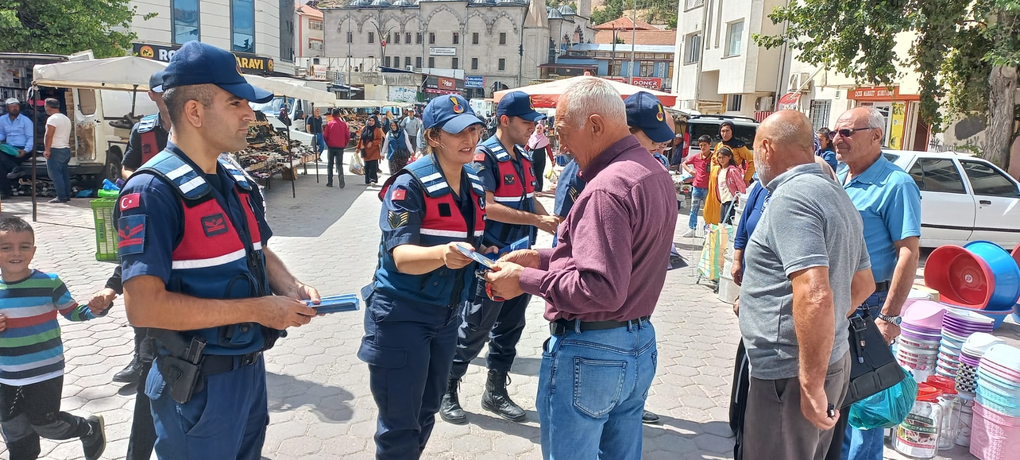 Yozgat İl Jandarma Komutanlığı ekipleri “kadına el kalkamaz” mottosuyla bilgilendirme