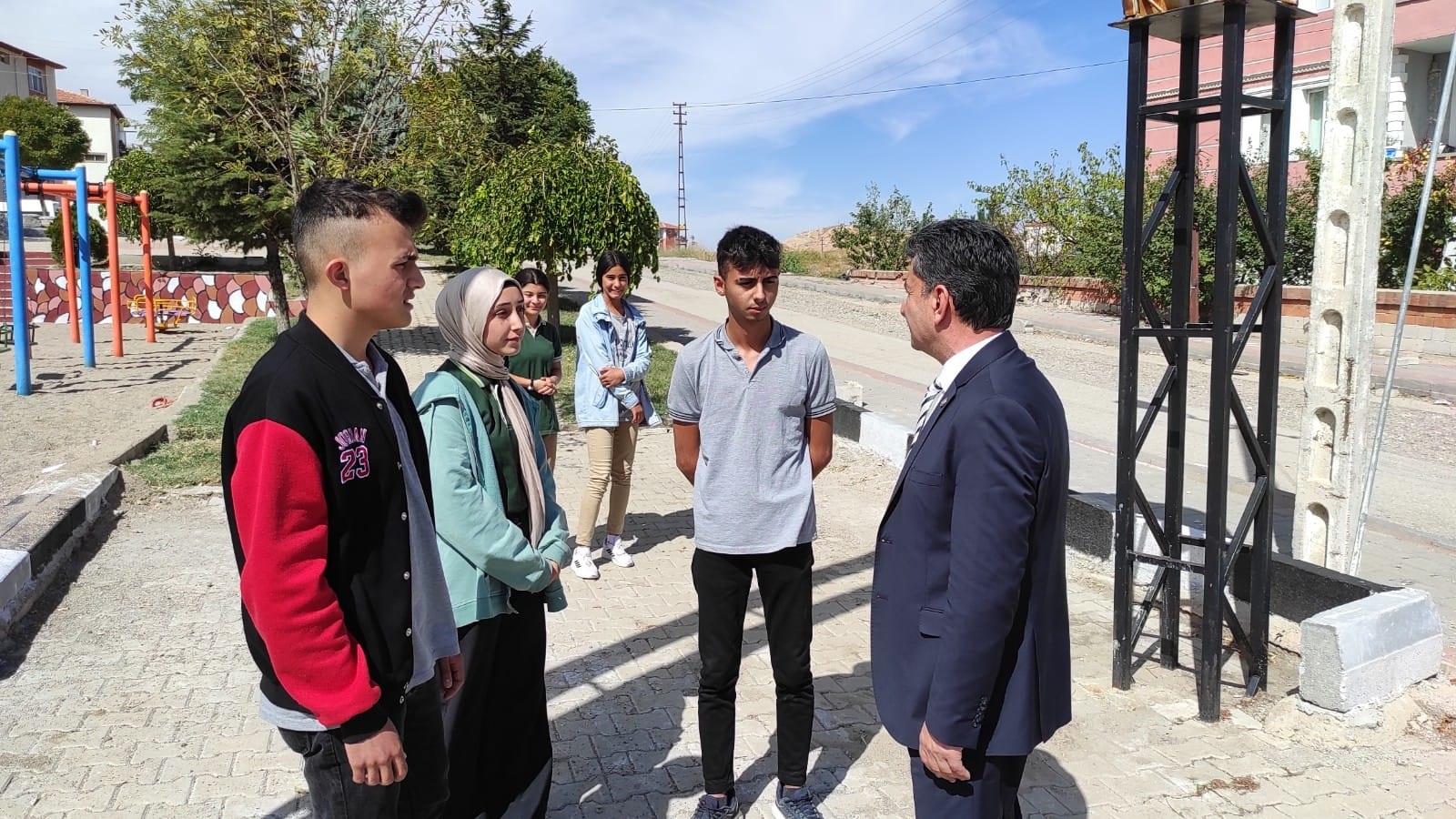 Yerköy Belediye Başkanı Ferhat Yılmaz, 100. Yıl mahallesinde bulunan Şehit