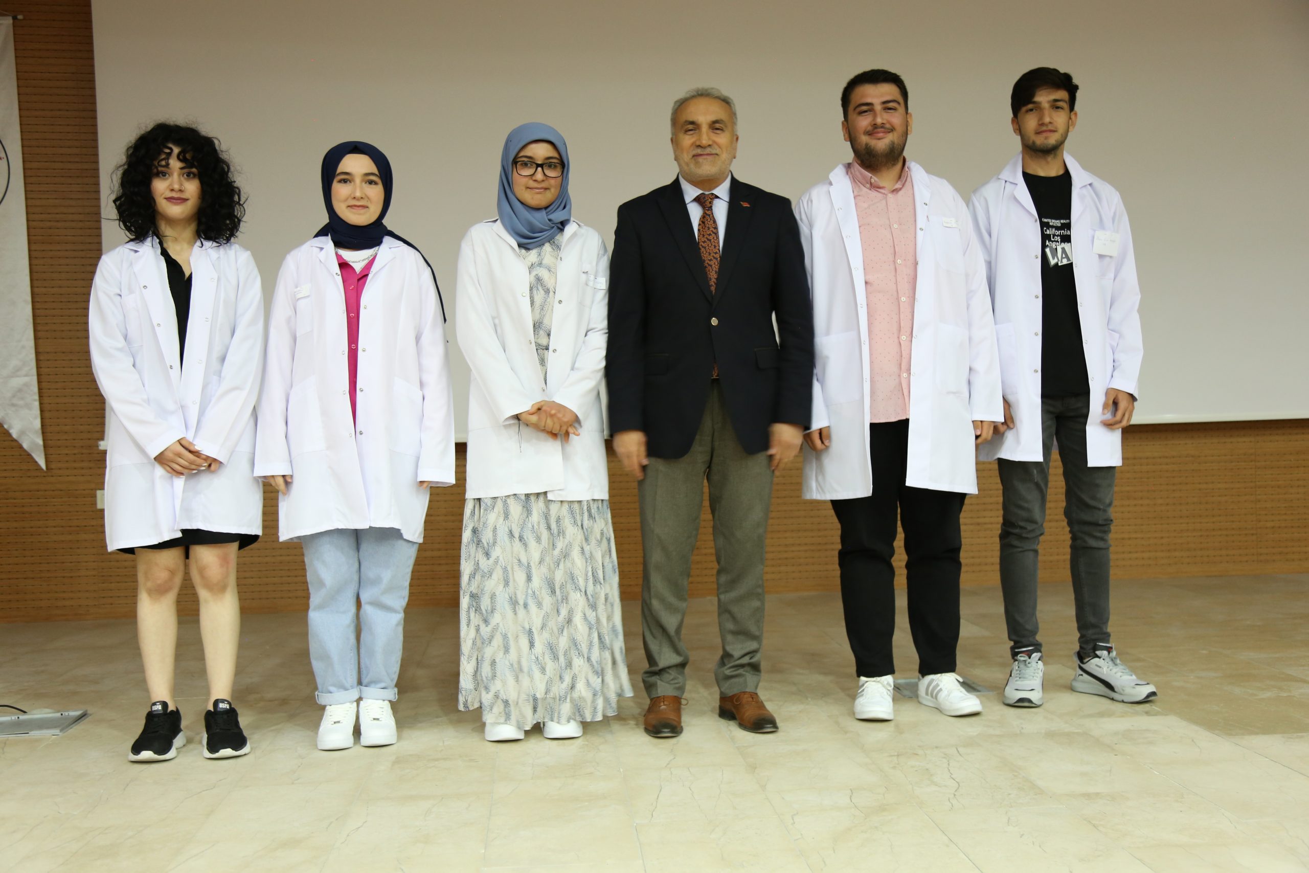 Bozok Üniversitesi Akdağmadeni Sağlık Yüksekokulunda yüksek öğrenimlerine devam eden Hemşirelik