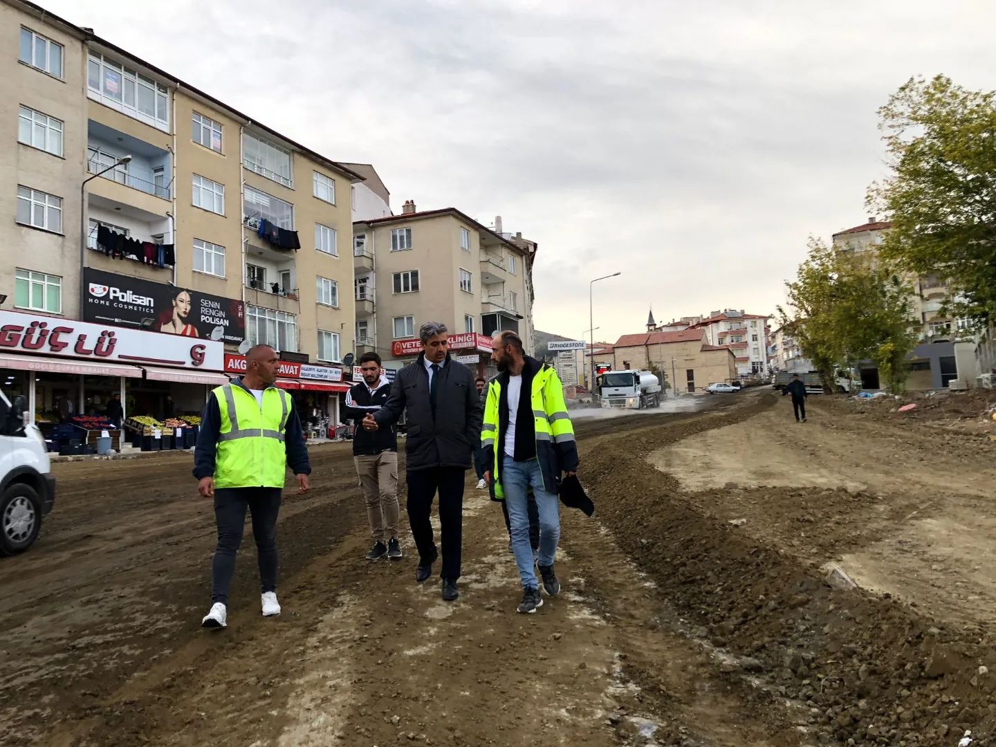 Başkanlık görevini devraldığı günden bu yana; güne esnaf ziyareti ile