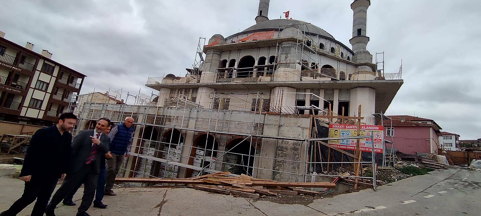 Yozgat’ın Çekerek İlçesinde yapımı devam eden Tevhid Camii İnşaatında çalışmalar