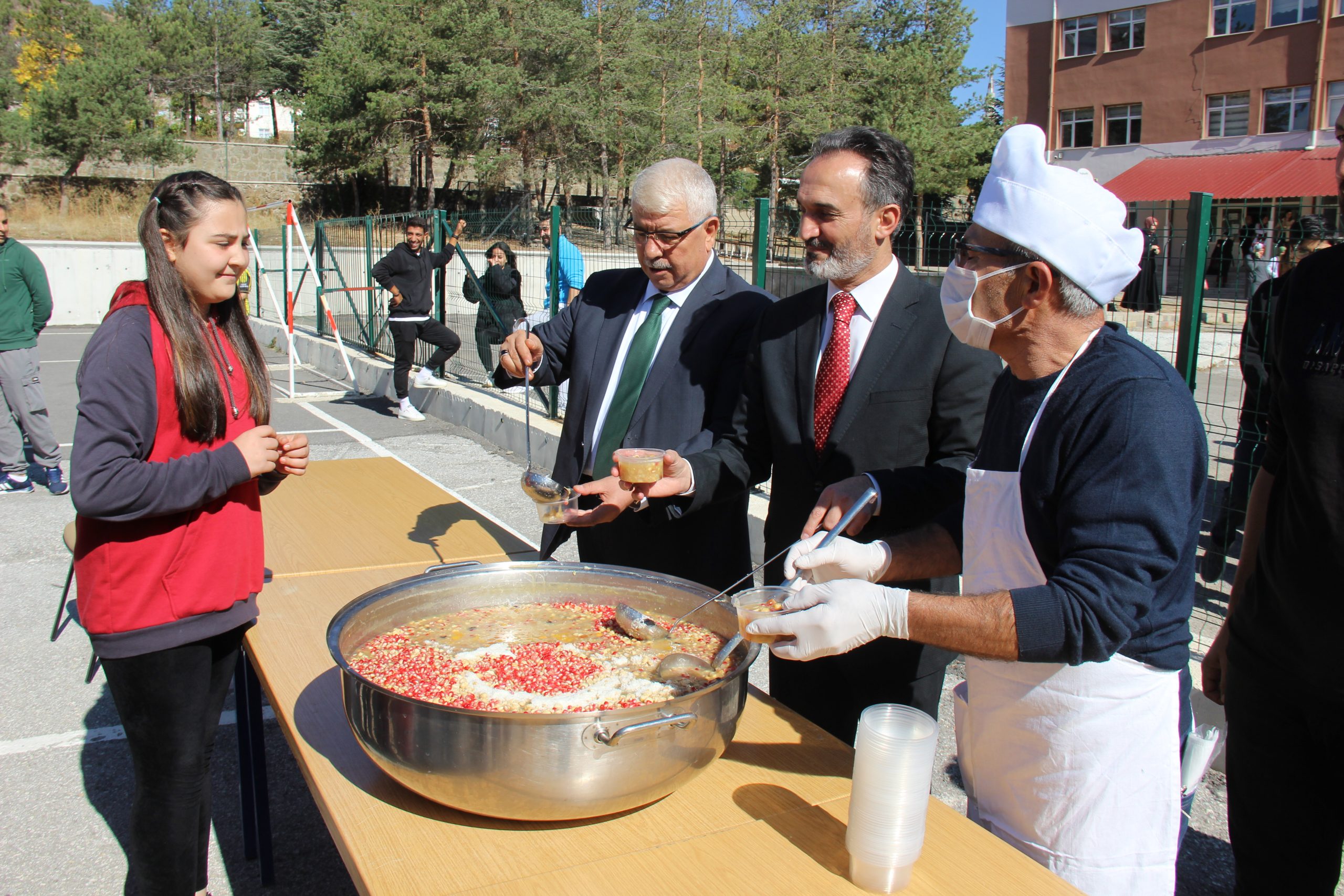 Yozgat Merkez Ortaokulu her yıl düzenlediği aşure programını geleneksel hale