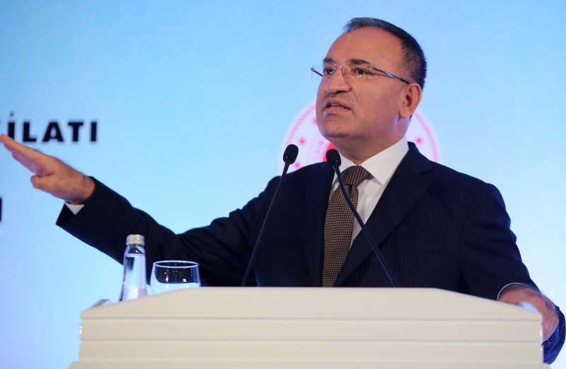Adalet Bakanı Bekir Bozdağ, CHP'nin baş örtüsü konusundaki kanun teklifinin